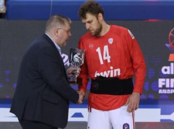 Ολυμπιακός: “Το Κύπελλο Ελλάδος χάθηκε, όμως η μεγάλη μάχη μαίνεται” (ΦΩΤΟ)