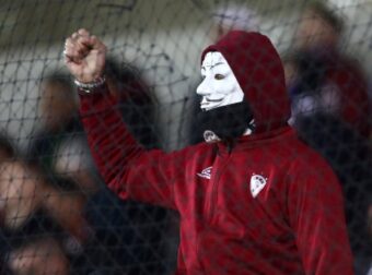 Συνελήφθη οπαδός της ΑΕΛ – Τι πέταξε στους διαιτητές