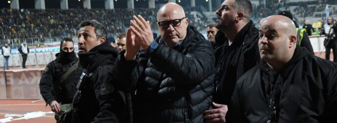 Χαμός με τον Μπέο και την προκλητική κίνηση προς οπαδούς της ΑΕΚ (ΦΩΤΟ)