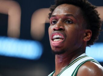 Τρομερή ασίστ: Από την… τρύπα της βελόνας ο Σορτς για τον Χολμς (ΒΙΝΤΕΟ)