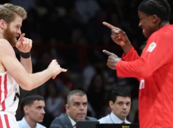 Έβγαλε το καπέλο του στον Γουόκαπ ο Νιλικίνα – Ατάκα για άμυνα σε Ναν