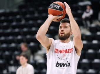 “Τρίποντη καταιγίδα”! Πρωταθλητής και ΦΩΣ για το σόου Ολυμπιακού στο Παρίσι