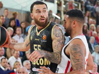 Τζέιμς σε οπαδό του Ολυμπιακού: “Πονάς επειδή έχασες”