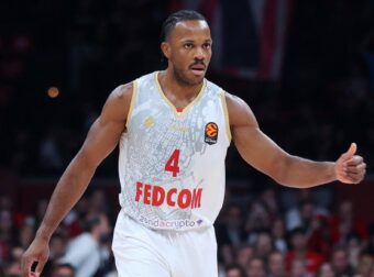 Σφύριγμα υπέρ του Ολυμπιακού έκανε έξαλλο τον Μπλόσομγκεϊμ! (ΒΙΝΤΕΟ)