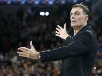 Μπαρτζώκας: “Δεν ξέρω αν είναι φάουλ στο τέλος” – Τα λάθη του Ολυμπιακού