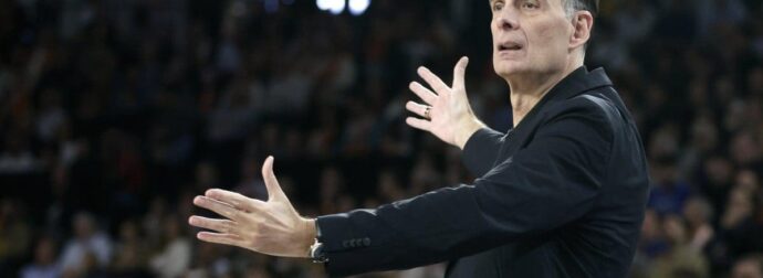 Μπαρτζώκας: “Δεν ξέρω αν είναι φάουλ στο τέλος” – Τα λάθη του Ολυμπιακού