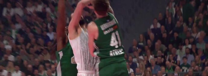 Τρομακτική τάπα του Φαρίντ στον Μίροτιτς – Του άρπαξε τη μπάλα (ΒΙΝΤΕΟ)