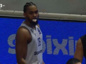 Απίστευτο: Χτύπησε στο τζάμπολ και μάτωσε ο Μουρ! (ΒΙΝΤΕΟ)