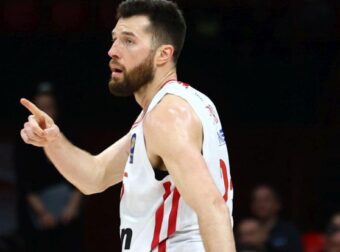 Αινιγματική δήλωση Πίτερς για το μέλλον του: «Όλοι ρίχνουν… βελάκια»