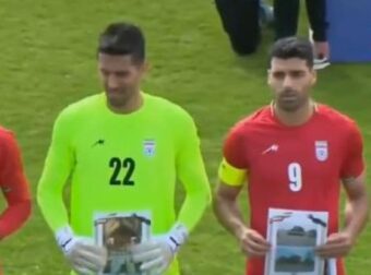 Με σχολική τσάντα και φωτό των αδικοχαμένων κοριτσιών ο Ταρέμι (ΒΙΝΤΕΟ)