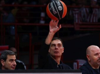 Τα… πήρε ο Μπαρτζώκας – “Αυτά είναι για τα παιδιά στις ακαδημίες”