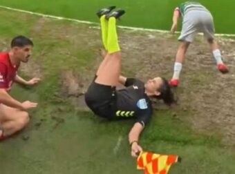 Παίκτης ρίχνει κάτω γυναίκα διαιτητή και… συνεχίζει σαν να μη συνέβη τίποτα