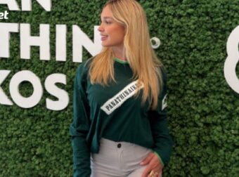 Πανέμορφη η δισέγγονη του Πούσκας – Πόζαρε έξω από τη Λεωφόρο! (ΦΩΤΟ)