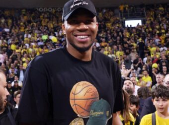 “Τρελάθηκε” ο Αντετοκούνμπο με το σύνθημα – Παγκόσμια διαφήμιση στον Άρη!