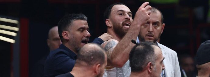“Καμπάνα” με αναστολή στον Τζέιμς – Τι ισχύει για Ολυμπιακό