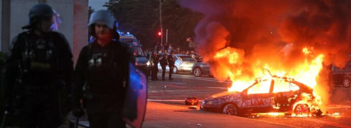 Χάος στο Παρίσι! Απόπειρα επίθεσης σε αστυνομικό τμήμα – Δεκάδες συλλήψεις
