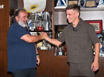 Τα “κλικ” από τις υπογραφές Βιτάλις στην ΑΕΚ – Η πρώτη ατάκα του (pics-vid)