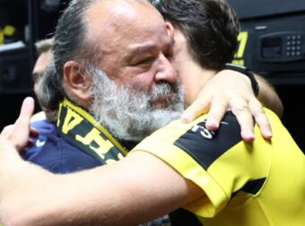 Έτσι γιόρτασε ο Ηλιόπουλος την πρόκριση της ΑΕΚ – Ποιο τραγούδι άκουσε (Vd)