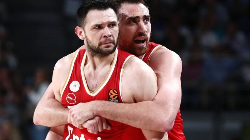 Αλλάζει θέση και ρόλο ο Παπανικολάου στον Ολυμπιακό – Αγωνία για Μιλουτίνοφ