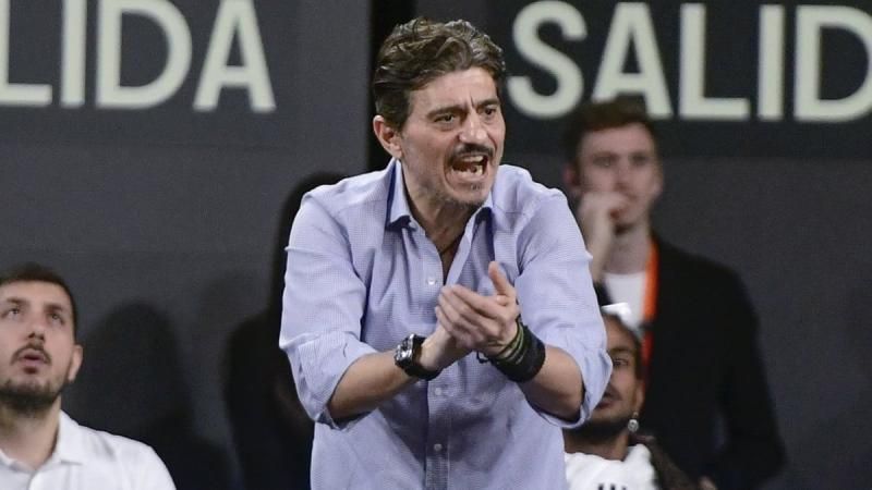Aνάρτηση Γιαννακόπουλου με Μπαρτζώκα – Ζήτησε να τιμωρήσουν τον… ίδιο (Vid)