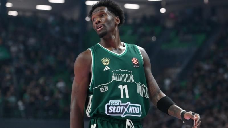 Χέιζ-Ντέιβις: “Μου φωνάζει ο Ζοτς και πάω σπίτι, άλλοι περνούν δύσκολα”