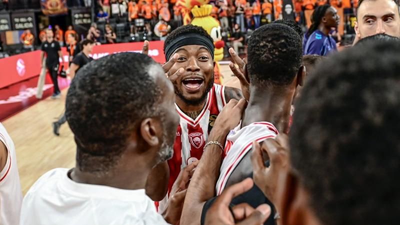 “Έπος”, “Θρυλικός τσαμπουκάς”! Πρωταθλητής και ΦΩΣ για Ολυμπιακό (ΦΩΤΟ)