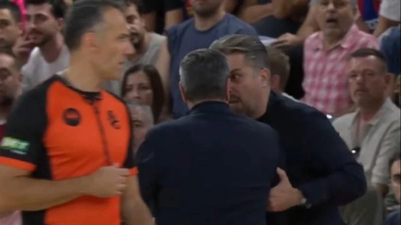 Ολυμπιακός: Ένταση στον πάγκο εν ώρα αγώνα – Τι έγινε κόντρα στη Μπάρτσα