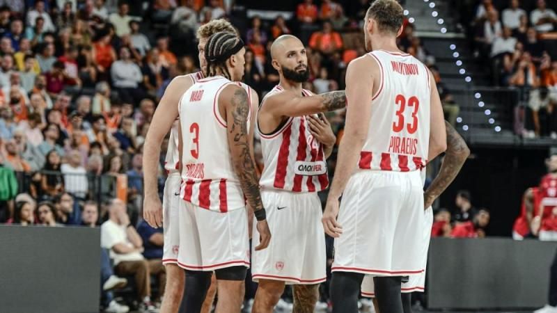 Η αγκαλιά Βεζένκοφ, Πεπ & η νίκη του Ολυμπιακού – Η παρακάμερα με Μπάρτσα