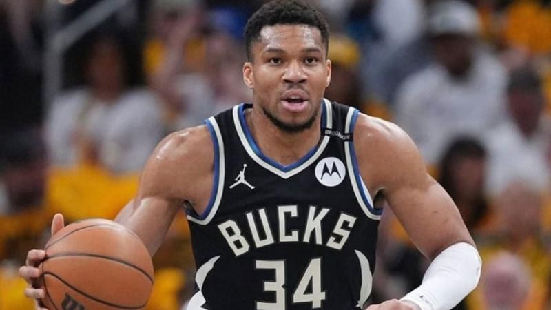 Το απίστευτο triple-double του Giannis που θύμισε Όσκαρ Ρόμπερτσον!