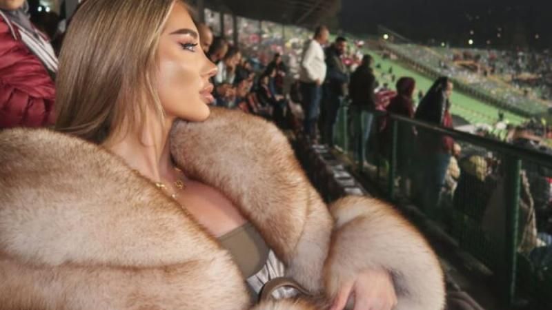 Μια 24χρονη καλλονή που δουλεύει σε Υπουργείο Εξωτερικών έκλεψε την παράσταση σε ντέρμπι (ΦΩΤΟ)